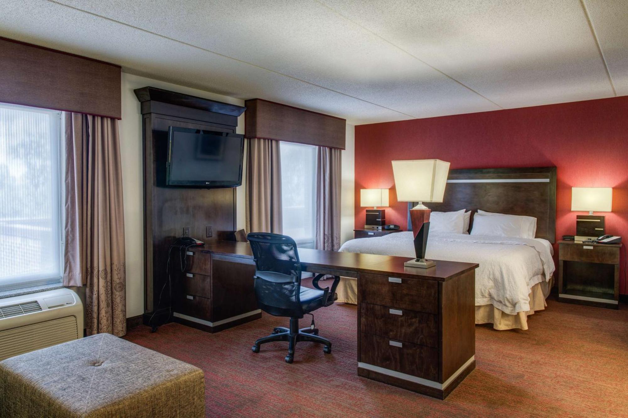 Hampton Inn & Suites Detroit/Airport Romulus Bagian luar foto