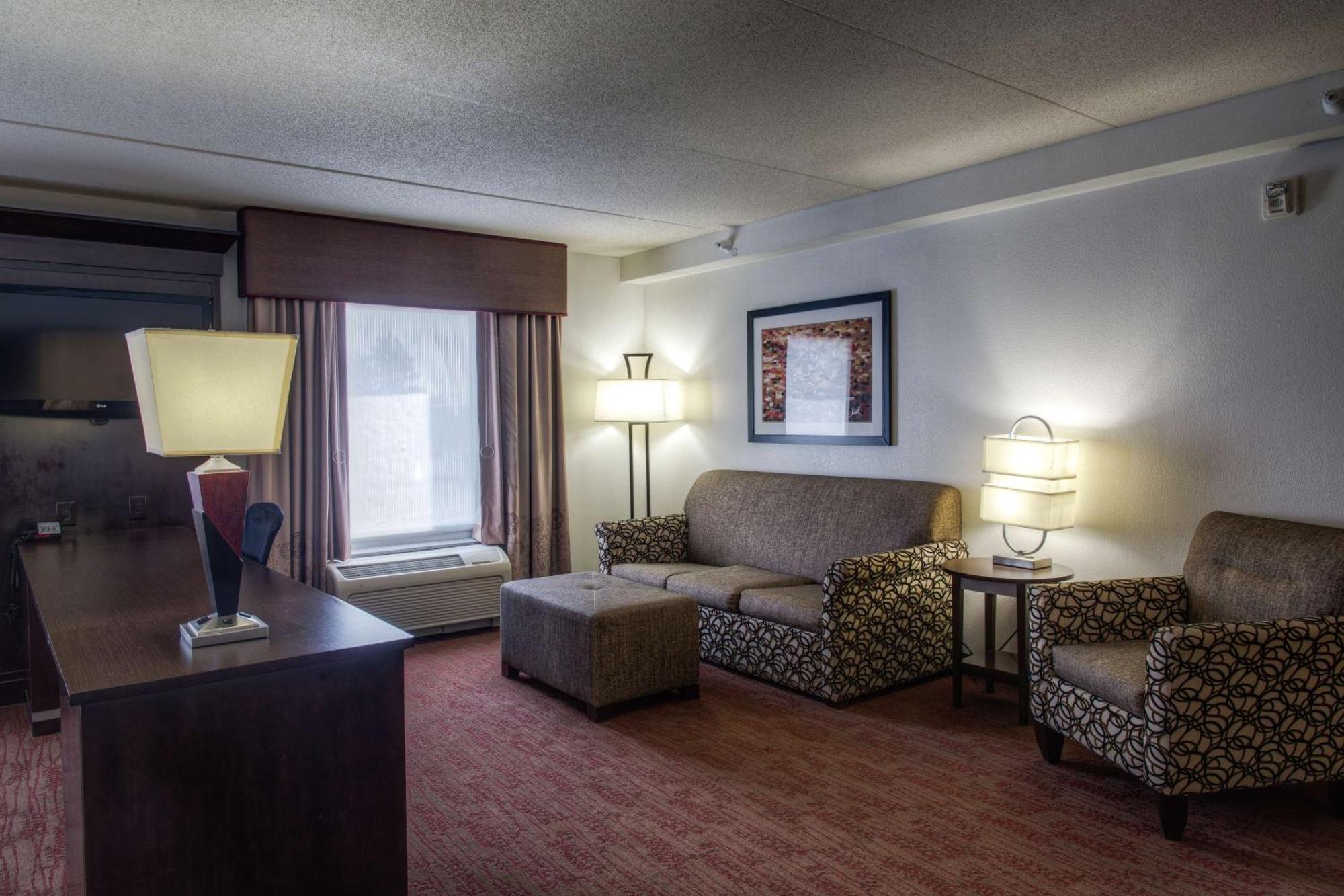 Hampton Inn & Suites Detroit/Airport Romulus Bagian luar foto