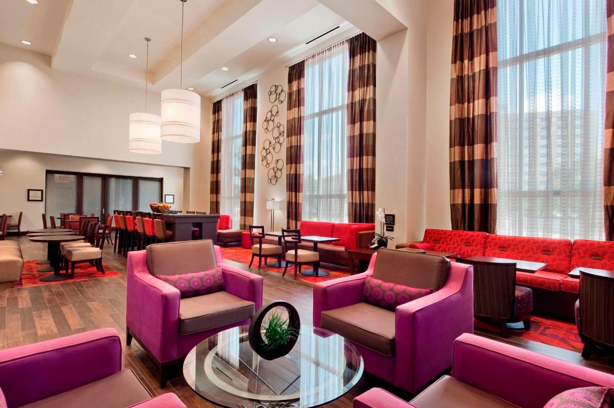 Hampton Inn & Suites Detroit/Airport Romulus Bagian luar foto